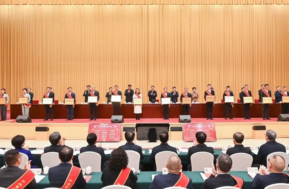 喜報 | 山外山榮獲“重慶市優(yōu)秀民營企業(yè)”稱號！